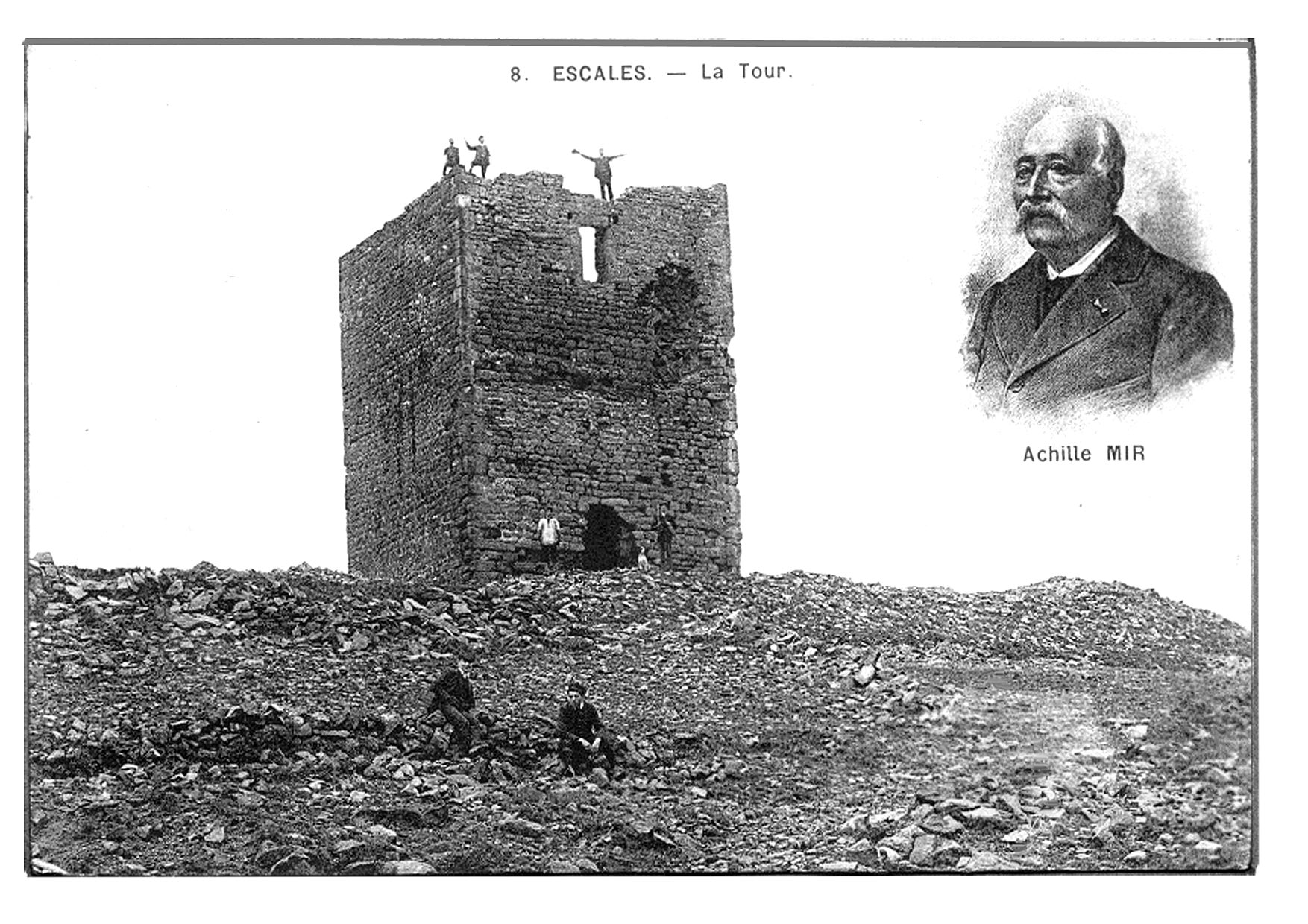 Tour avec medaillon